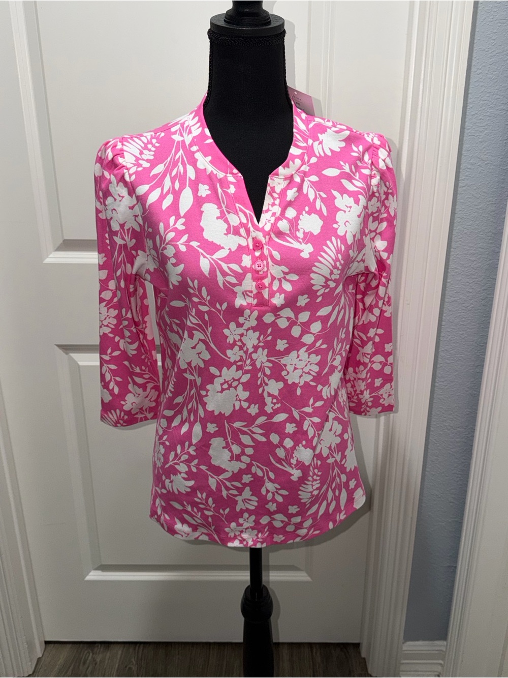 🫶🏼Kim Rogers Pink & White Floral Split-Neck Tunic size PS